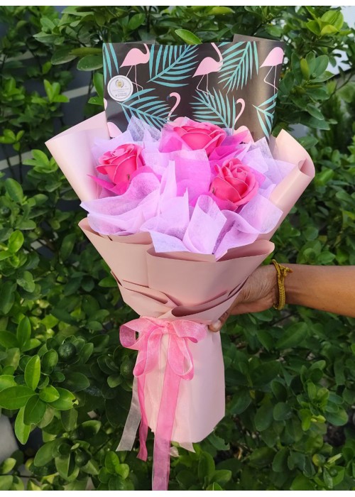 ရေမွှေးနှင်းဆီ ပန်းခြောက် ပန်းစည်း Artificial Flowers Bouquet 3 Roses ATFB101