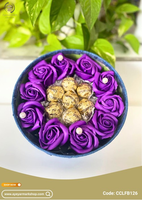 ချောကလပ်နှင့်နှင်းဆီပန်း လက်ဆောင်ဗူးပန်းစည်း Flower box with Chocolate Bouquet CCLFB126