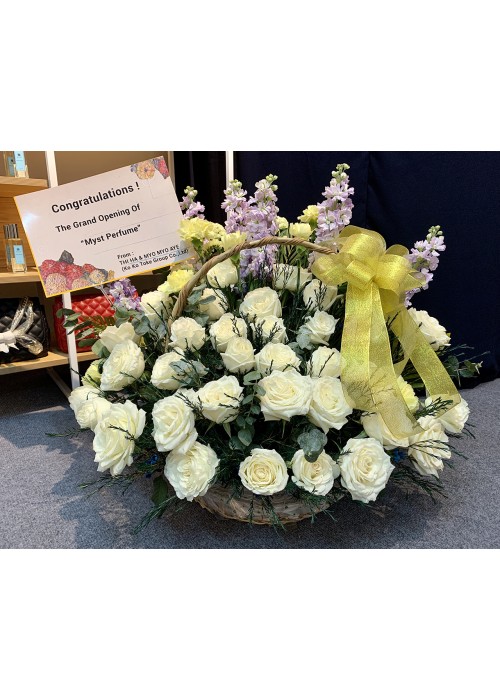 နှင်းဆီပန်း ပန်းခြင်း Fresh Flower Basket with roses and some seasonal leaves FBK100