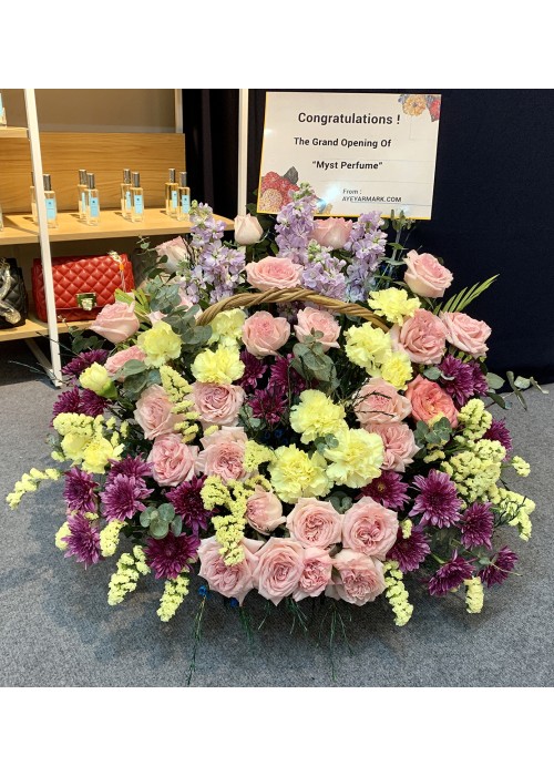 ရောင်စုံ နှင်းဆီပန်း ပန်းခြင်း Fresh Flower Basket with roses and some seasonal leaves FBK101