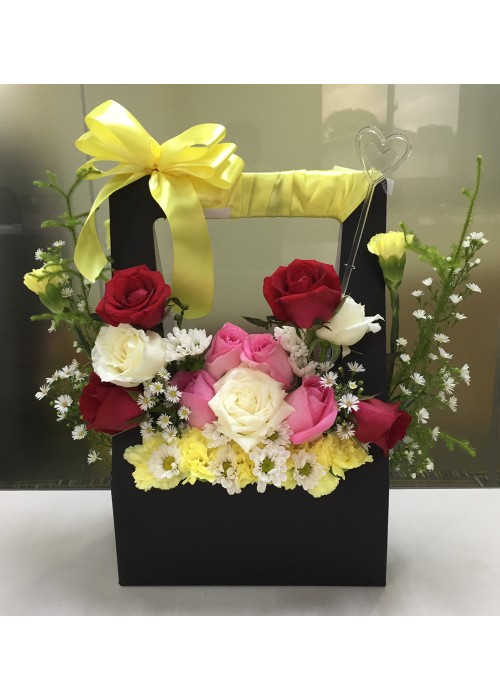 ရောင်စုံ နှင်းဆီပန်း ပန်းခြင်း ပန်းဗူး Fresh Flower Basket or Box with roses and some seasonal leaves FBK200