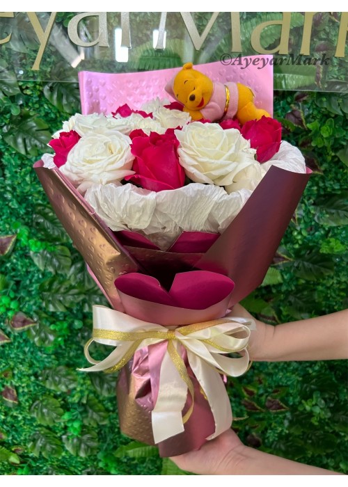 နှင်းဆီပန်း ပန်းစည်း Fresh Flower Bouquet with Assorted Toy Approx 30 roses FFB101