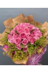 နှင်းဆီပန်း ပန်းစည်း အရံပန်းအပါ Fresh Flower Bouquet approx 30 roses with some seasonal green leaves FFB103
