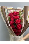 နှင်းဆီပန်း ပန်းစည်း အရံပန်းအပါ Fresh Flower Bouquet approx 20 roses with some seasonal green leaves FFB106