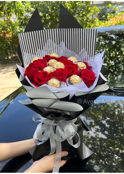 နှင်းဆီပန်းပန်းစည်း ချောကလပ် 10လုံးအပါ Fresh Flower Bouquet approx 20 roses and 10pc chocolate FFB111