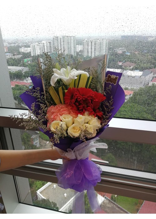 ရောင်စုံပန်းစည်း Assorted Mixed Fresh Flower FFB116