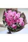 နှင်းဆီပန်း ပန်းစည်း အရံပန်းအပါ Fresh Flower Bouquet 15 roses with some seasonal leaves FFB117