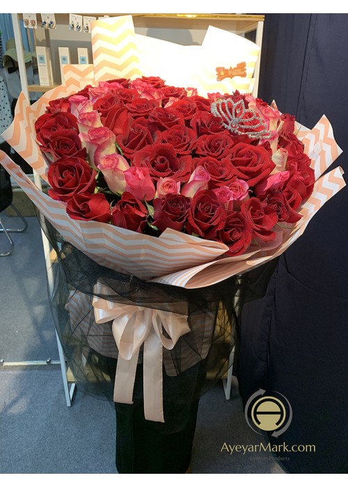 နှင်းဆီပန်း ပန်းစည်း သရဖူအပါ  Fresh Flower Rose Bouquet Approx 99 roses with Crown FFB136